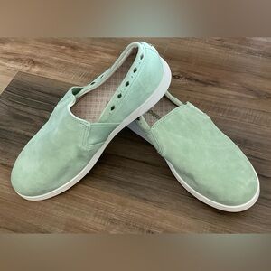 Spenco Slip On. NWOB Santa Barbara Rivet Sneaker. Laurel Green. Sz. 9D